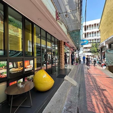 Bbhouse Phra Athit Hotel Bangkok Bagian luar foto