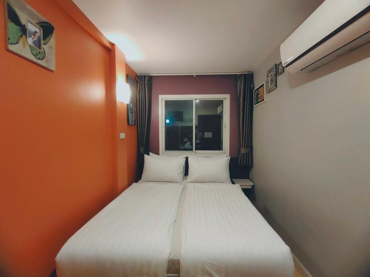 Bbhouse Phra Athit Hotel Bangkok Bagian luar foto