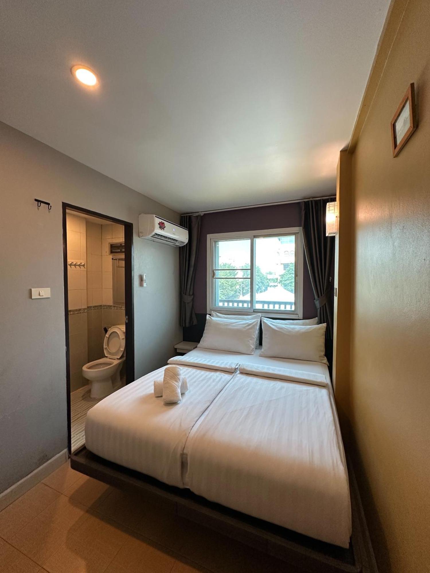 Bbhouse Phra Athit Hotel Bangkok Bagian luar foto